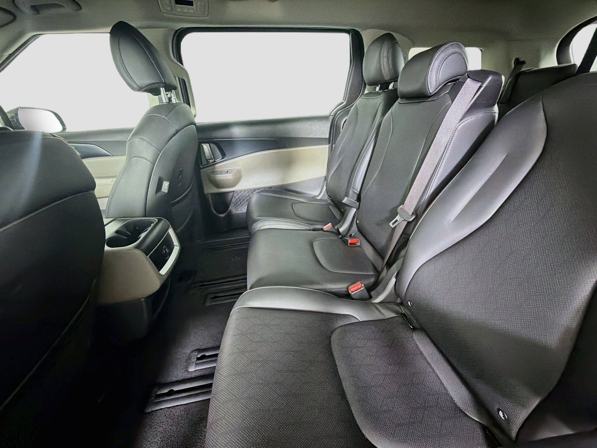 Used 2026 Kia Carnival LXS FWD image 28