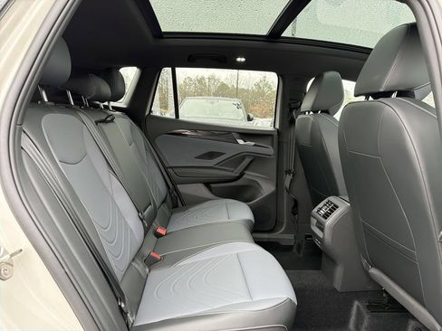 New 2026 Volkswagen Tiguan SE R-Line FWD image 17