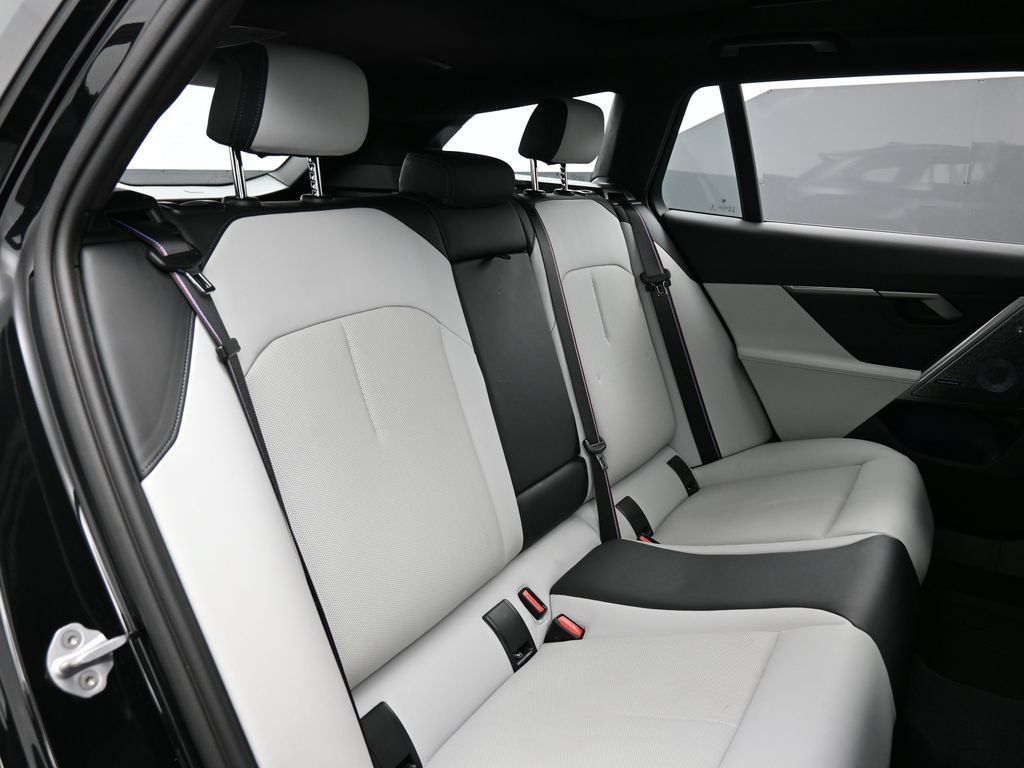 Used 2025 BMW M5 Touring AWD/4WD image 29