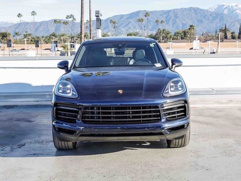 Used 2023 Porsche Cayenne Platinum Edition image 3