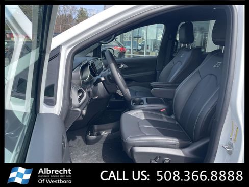 New 2026 Chrysler Pacifica Select w/ S Appearance Package AWD/4WD image 10