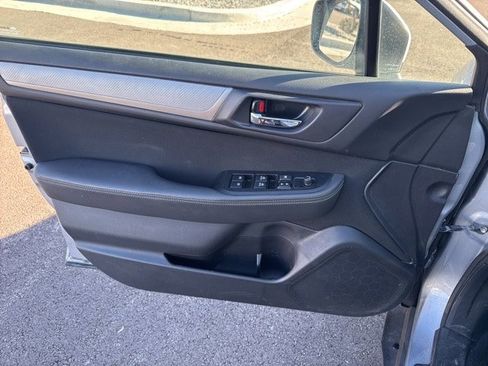 Used 2019 Subaru Outback 2.5i Premium image 18