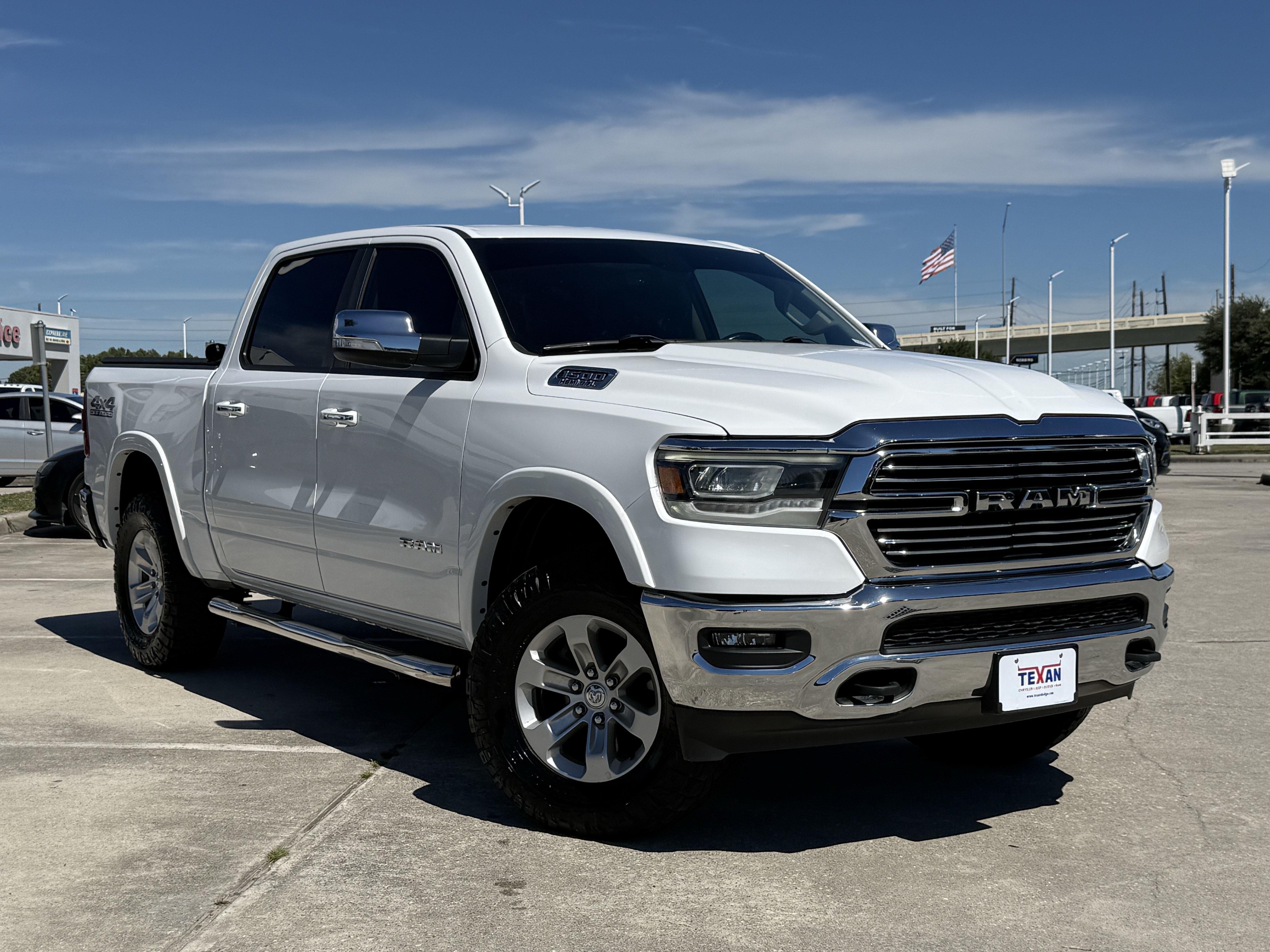 Used 2020 RAM 1500 Laramie w/ Off Road Group AWD/4WD image 2