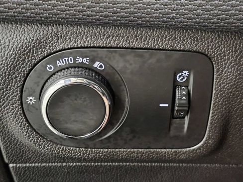 Used 2018 Chevrolet Cruze LT w/ LT Convenience Package FWD image 25