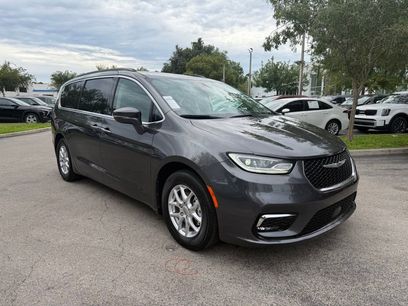Used 2022 Chrysler Pacifica Touring-L