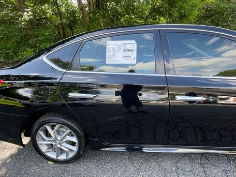 Used 2015 Nissan Sentra SR w/ SR Premium Package FWD image 10