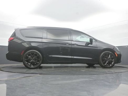 Used 2023 Chrysler Pacifica Limited w/ S Appearance Package FWD image 55