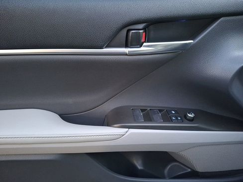 Used 2021 Toyota Camry XSE image 8