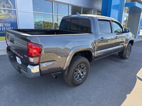 Used 2022 Toyota Tacoma SR5 AWD/4WD image 6