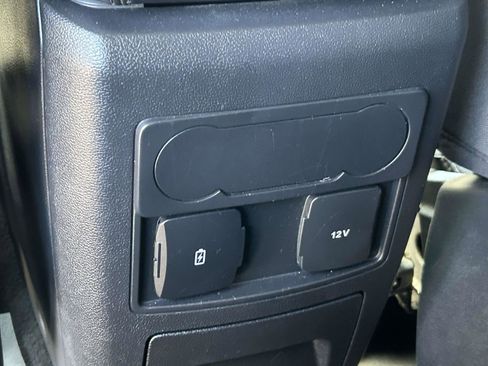 Used 2023 Ford Explorer XLT AWD/4WD image 15