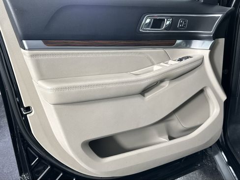 Used 2018 Ford Explorer Limited image 33
