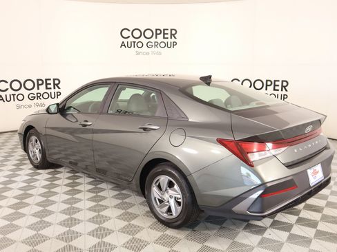 Used 2024 Hyundai Elantra SE FWD image 21