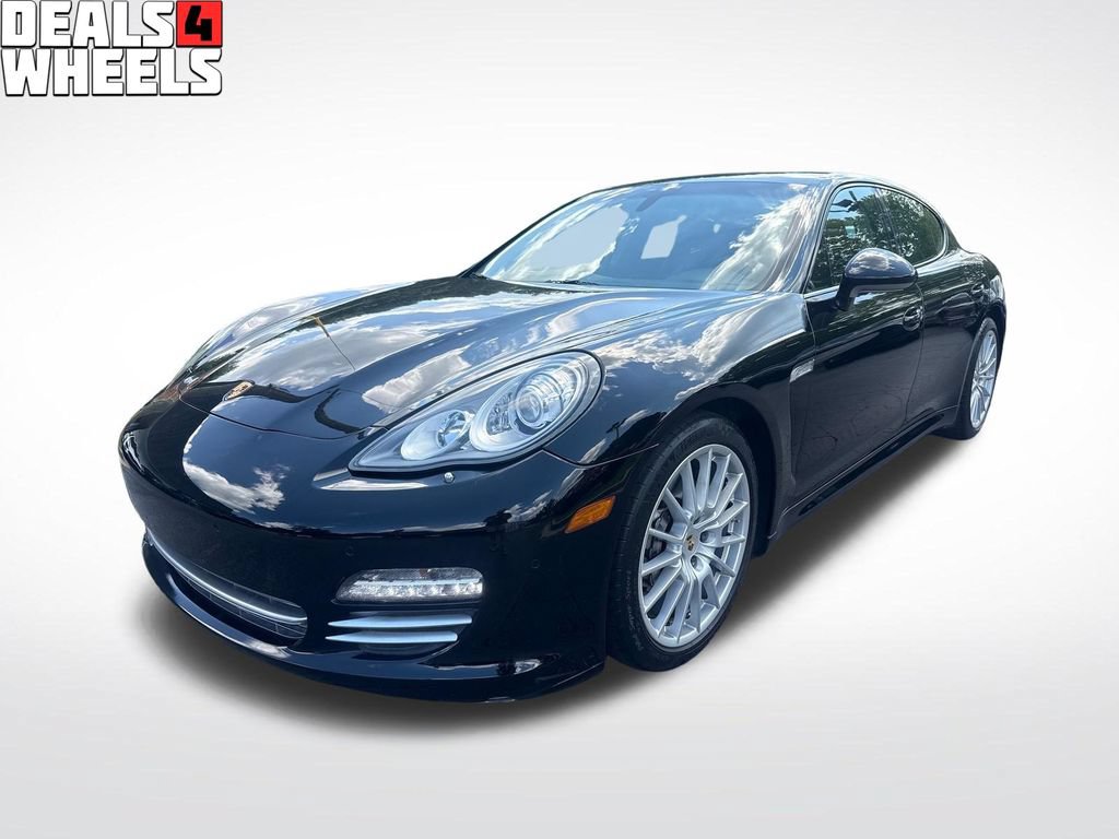 Used 2013 Porsche Panamera 4 Platinum Edition w/ Sport Chrono Pkg AWD/4WD image 2