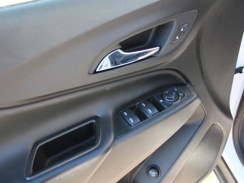 Used 2024 Chevrolet Equinox LT image 11