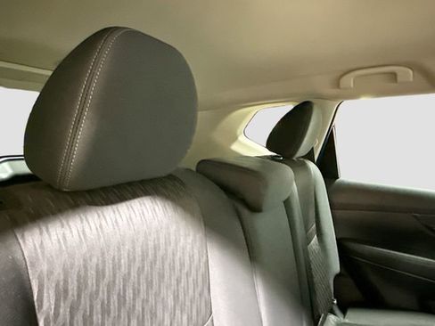 Used 2018 Nissan Rogue SV image 26