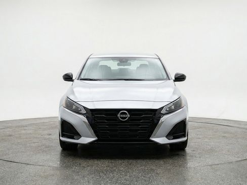 Used 2025 Nissan Altima 2.5 SV image 2