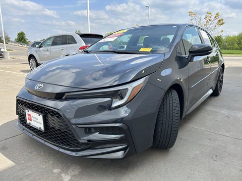 Used 2023 Toyota Corolla SE FWD image 3