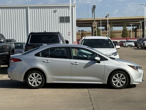Used 2024 Toyota Corolla LE FWD image 3