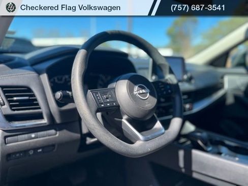 Used 2024 Nissan Rogue SV image 18