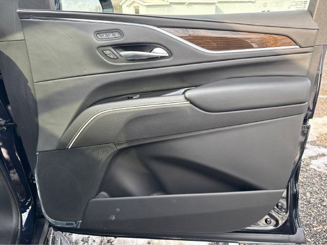 Used 2023 Cadillac Escalade Premium Luxury Platinum AWD/4WD image 25