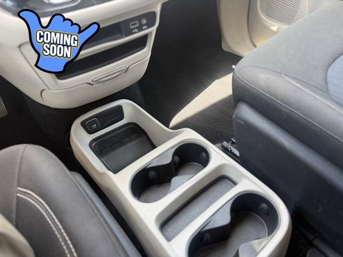 Used 2020 Chrysler Voyager LX FWD image 16