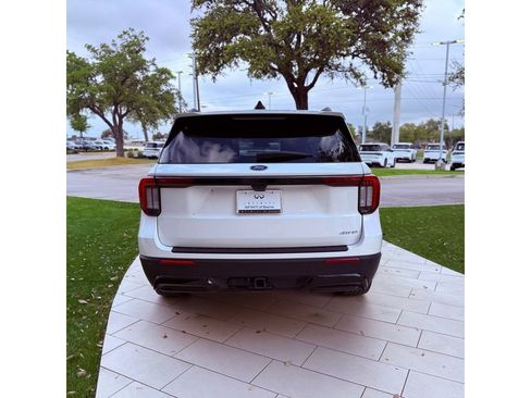 Used 2025 Ford Explorer ST-Line AWD/4WD image 7