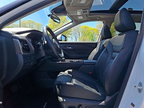 Used 2024 Nissan Rogue Platinum AWD/4WD image 14