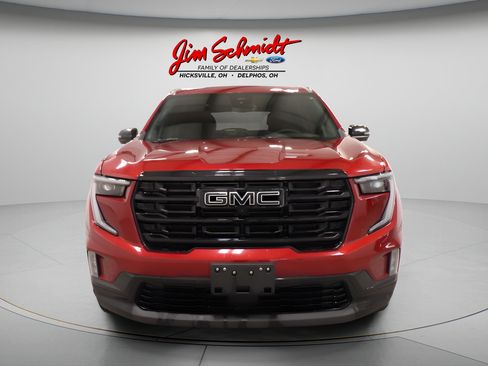 Used 2025 GMC Acadia Elevation w/ Elevation Premium Package AWD/4WD image 3