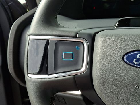Certified 2025 Ford Expedition Max Active AWD/4WD image 23