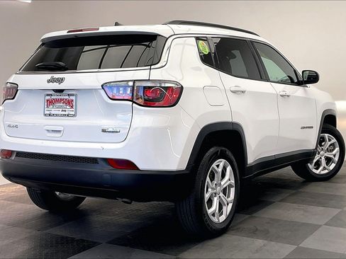 Used 2024 Jeep Compass Latitude AWD/4WD image 13