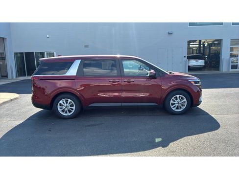 Used 2024 Kia Carnival LX FWD image 7