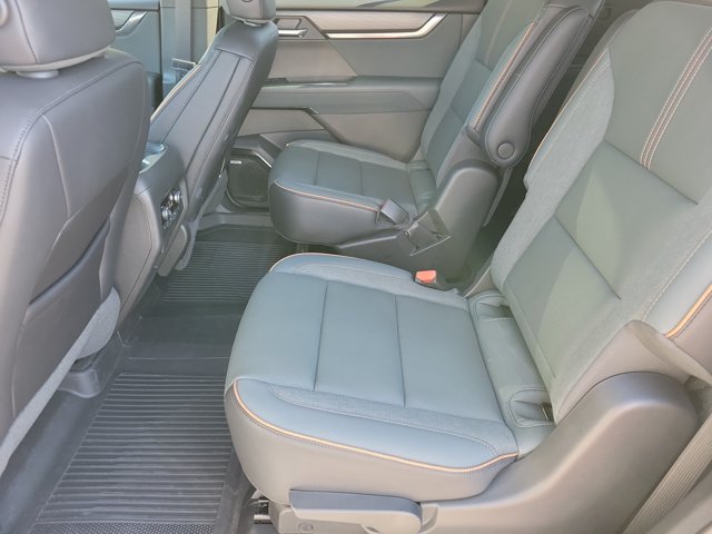 Used 2026 GMC Acadia AT4 w/ Luxury Package AWD/4WD image 17