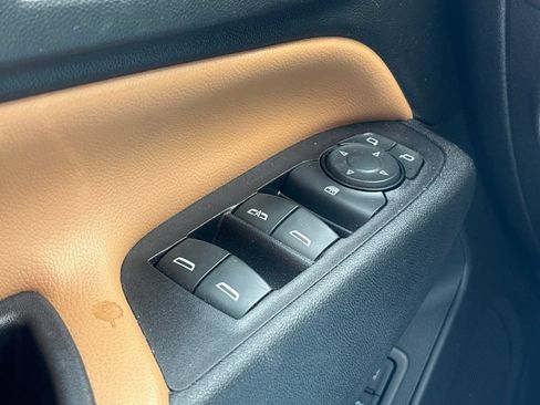 Used 2019 Chevrolet Equinox Premier FWD image 28