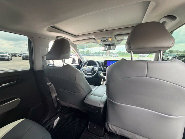 Used 2024 Toyota Highlander XLE AWD/4WD image 22