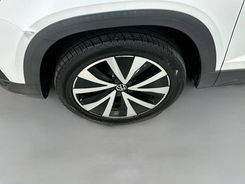 Used 2023 Volkswagen Taos SE w/ Panoramic Sunroof Package FWD image 31