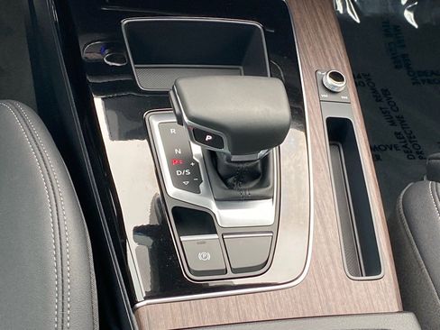 Used 2024 Audi Q5 e Premium w/ Convenience Package image 12