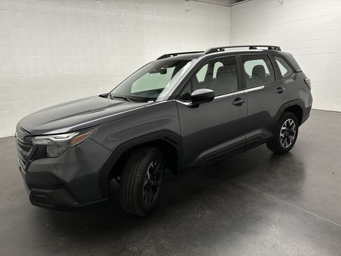 Used 2025 Subaru Forester w/ Convenience Package #1 AWD/4WD image 4