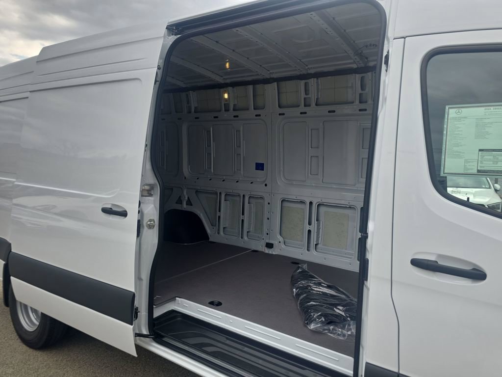 New 2026 Mercedes-Benz Sprinter 3500 image 23
