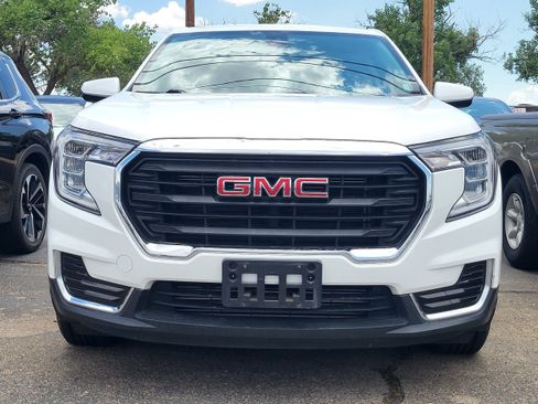 Used 2024 GMC Terrain SLE FWD image 13