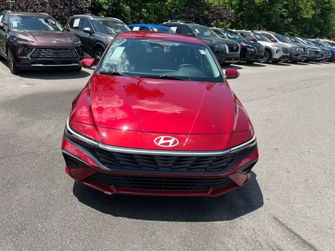 Used 2024 Hyundai Elantra SE FWD image 8