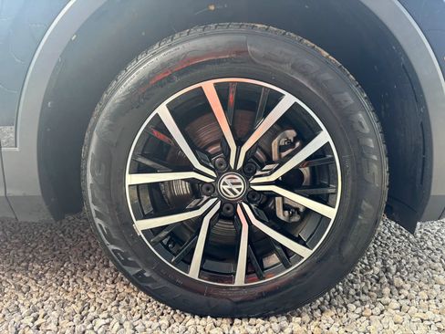 Used 2021 Volkswagen Tiguan SE image 8