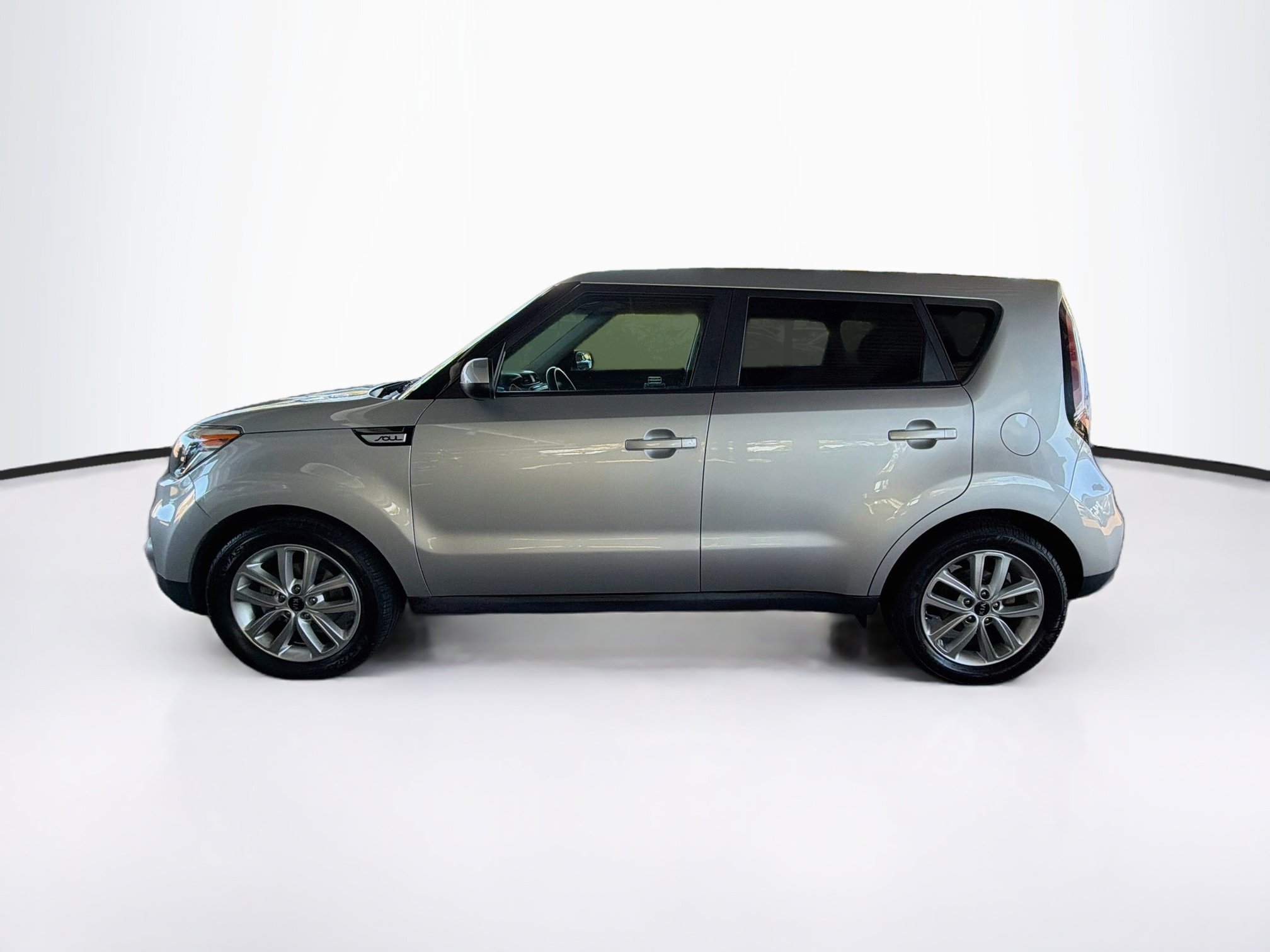 Used 2019 Kia Soul + FWD image 4