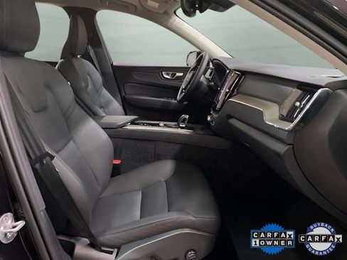 Used 2025 Volvo XC60 B5 Plus image 21
