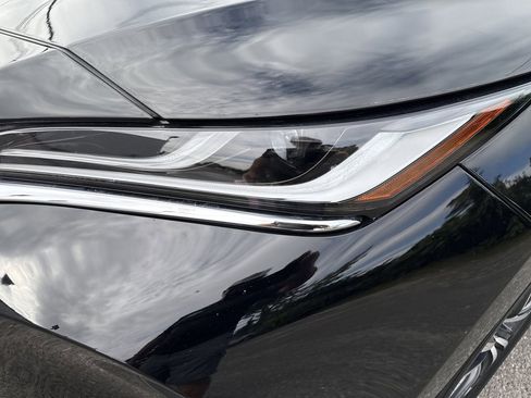 Used 2023 Toyota Venza LE image 24