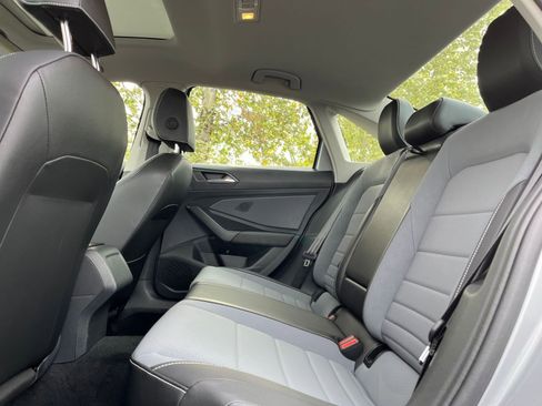 Used 2025 Volkswagen Jetta SE image 25