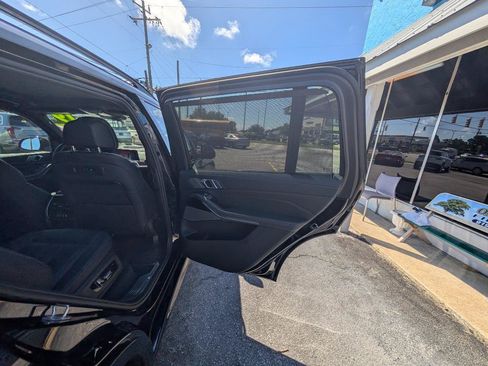 Used 2019 BMW X7 xDrive50i w/ M Sport Package AWD/4WD image 40