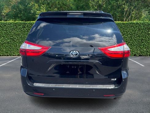 Used 2015 Toyota Sienna XLE w/ XLE Navigation Package FWD image 6