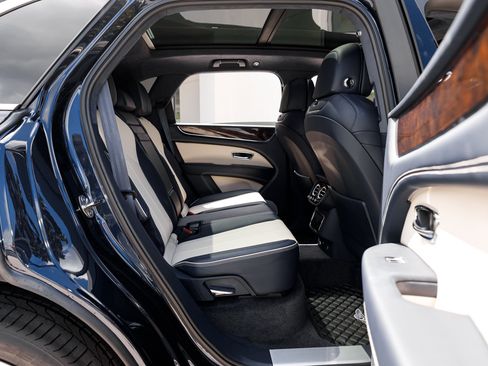 Certified 2024 Bentley Bentayga image 31