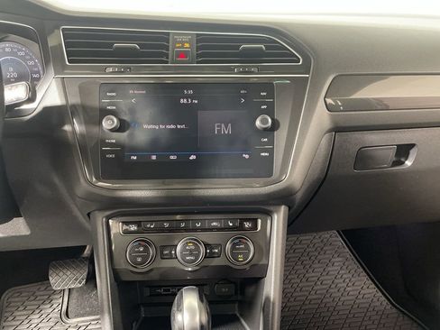 Used 2018 Volkswagen Tiguan SEL Premium w/ 3rd Row Seat Package image 15