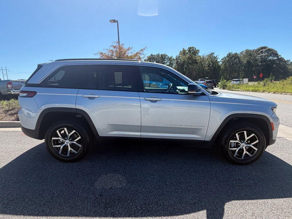 Used 2025 Jeep Grand Cherokee Limited AWD/4WD image 20